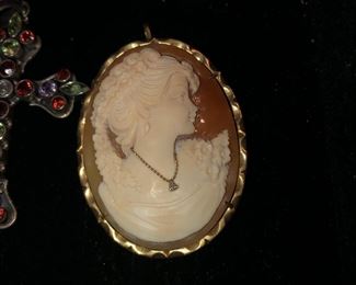 14k Cameo with Diamond 