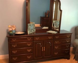 Ethan Allen Dresser with Mirror!!