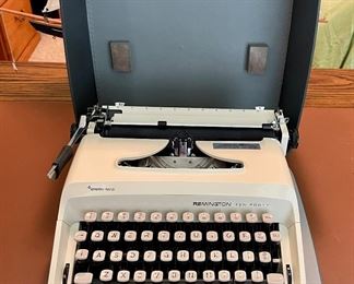 Vintage Sherry-Rand Manual Typewriter
