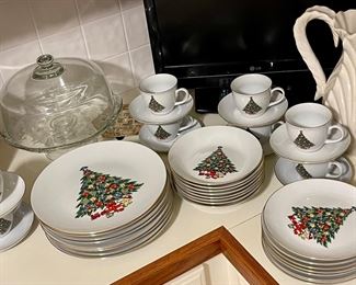 Jamestown China Christmas Dishes