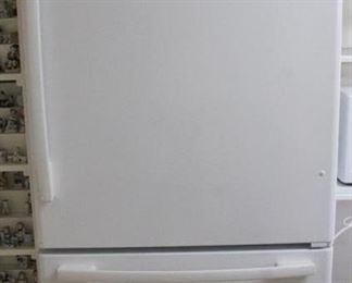 24 - Whirlpool Fridge 32" x 30" x 70"
