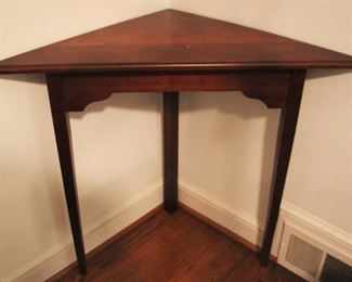 106 - Corner Table 33" x 18" x 30"
