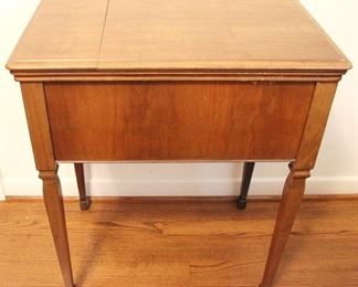 262 - Singer Sewing Machine 24" x 18" x 40"
