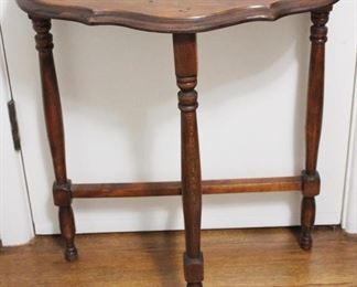 278 - Wood Table 22" x 24" x 10"
