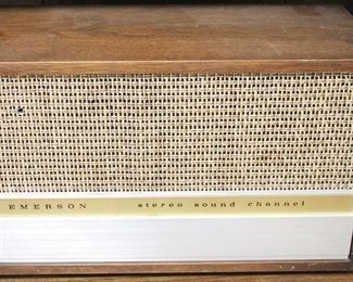 279 - Emerson Radio (Model S2102) 15" x 9 1/2" x 6 1/2"
