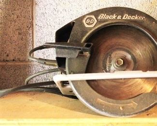 320 - Black and Decker Circular Saw
