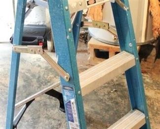 328 - Werner Fiberglass Ladder 4 feet tall
