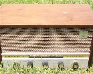 412 - Emerson Radio (Model S2102) 15" x 7" x 10"
