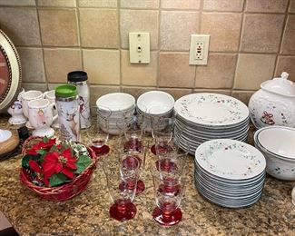 Pfalzsgraff holiday dishes