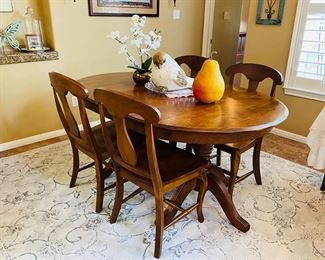 Kathy's breakfast room table also come with an extension leaf