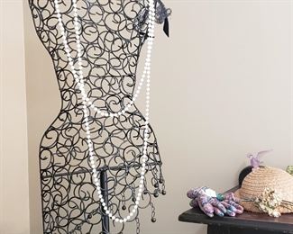 Isn't she Lovely?  Exquisite 
Wire Mannequin Dress Form