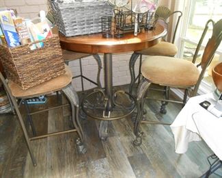 Round Table with 4 Chairs