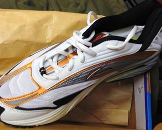 Men's Brooks Tennis Shoes, Size 8-NEW IN BOX!