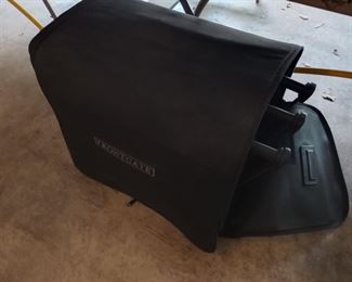 Portable inflatable twin bed with pop-up frame