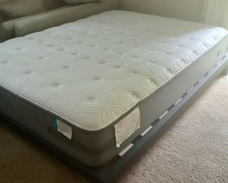 Queen size platform bed in excellent condition was in the guest room barely used