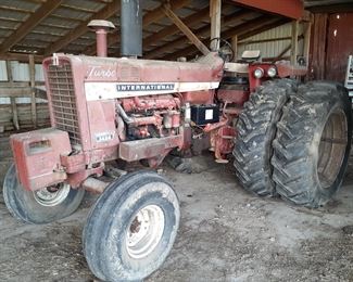 International Harvester 1456, duals