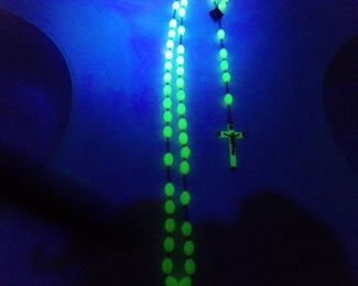 vaseline/uranium glass rosary/crucifix