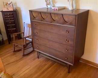 Child’s oh, rocker