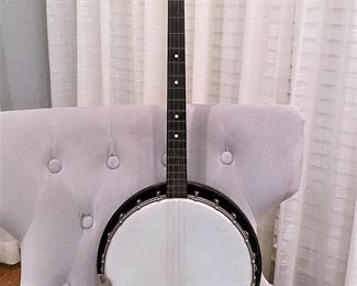 Vintage Kay Del Oro Banjo.......To register in order to place bids go to www.capitolsalesservices.hibid.com