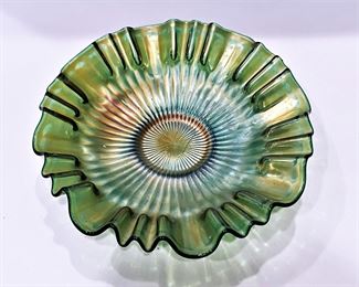 Antique carnival glass bowl by Fenton ........To register in order to place bids go to www.capitolsalesservices.hibid.com