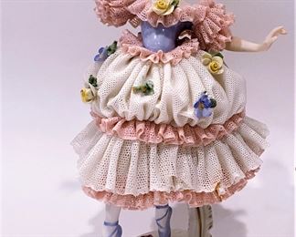 Aelteste Volkstedter 'Dresden' lace figurine .......To register in order to place bids go to www.capitolsalesservices.hibid.com