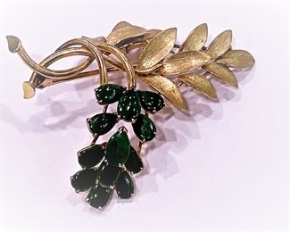 Antique 14k gold brooch made by the Standard Jewelry Company of Attleboro MA, and New York NY.......To register in order to place bids go to www.capitolsalesservices.hibid.com