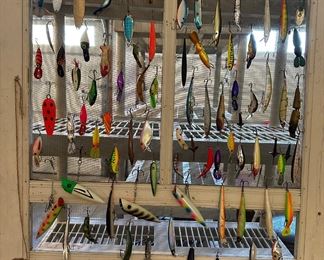Huge collection of vintage hand-painted  fishing  lures! 