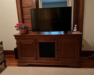 TV
TV Stand