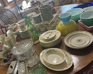 Pyrex
Pfaltzgraff dishes