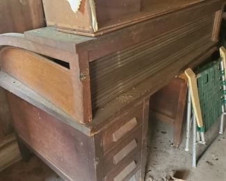 Roll-top desk needs TLC