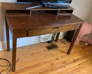 #35	2 piece Wood Desk w/1 drawer - 44x20x30-34   	 $75.00 			
#36	39" Samsung TV w/remote	 $50.00 			

