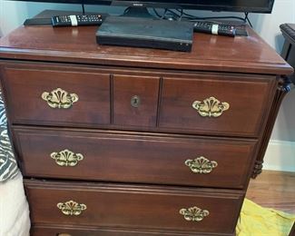 #45	39' Samsung TV 	 $50.00 			
#44	childcraft 3 drawer chest 33x19x31h	 $75.00 			
