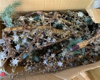 #123	GE Winterberry design Tree - 8' Tall - pre-lit  - 500 lights	 $100.00 			
