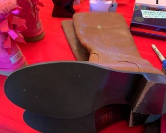 #150	 Tory Birch Womens' Boots - size 9.5	 $40.00 			
