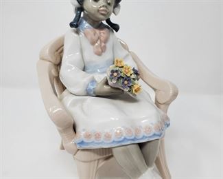 LLADRO Sitting Pretty Black Legacy Collection