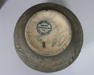 Bottom view of Red Wing Union Stoneware acorn and oak leaf Brushware jardiniere, 7" tall