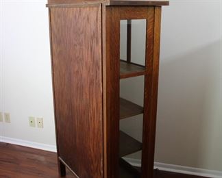 Signed  Limbert One Door China Cabinet.  Appears to retain excellent original finish, measures 61″ tall x 34″ wide x 16″ deep.   There are over 20 pictures showing details, please view them all and make your own assessment to condition and finish.  Thank you!
