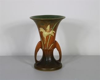 Roseville Pottery Zephyr Lily vase # 132-7"