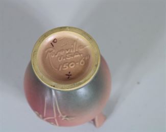 Roseville Pottery Columbine vase, 150-6"