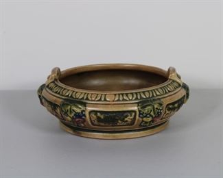 Roseville Pottery Florentine two handled bowl, 7" across