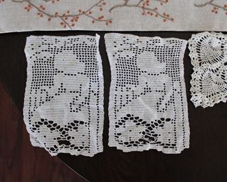 Filet lace doilies