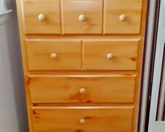 Pine wood chest of drawers