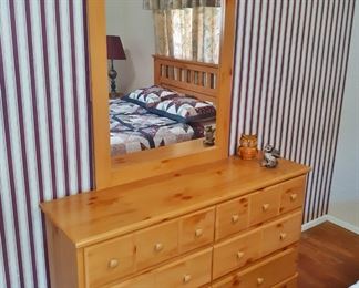 Pine wood dresser with mirror