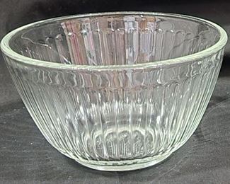 Set of 2 Pyrex bowls