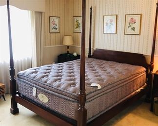 Queen size 4-poster mahogany finish bed - Drexel? (85”L, 65”W, 80” to top of posts)