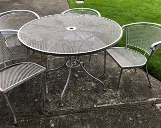 Metal patio furniture set - 42” diameter table & 4 chairs