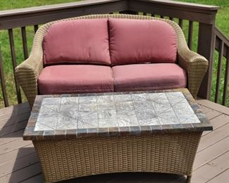 Outdoor settee and coffee table 