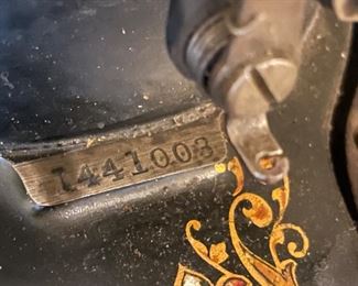 White Rotary Treadle Sewing Machine and Table - it works! - C. 1890&nbsp;