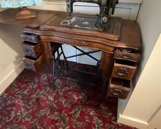 White Rotary Treadle Sewing Machine and Table - it works! - C. 1890&nbsp;