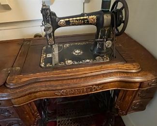 White Rotary Treadle Sewing Machine and Table - it works! - C. 1890&nbsp;